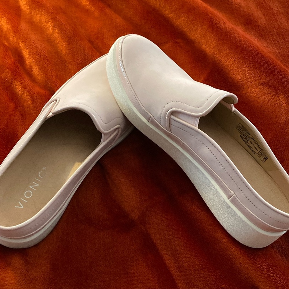 Vionic mules